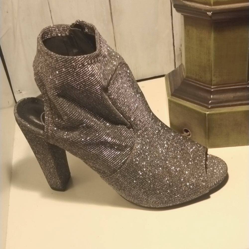 Heels - Picture 4 of 10